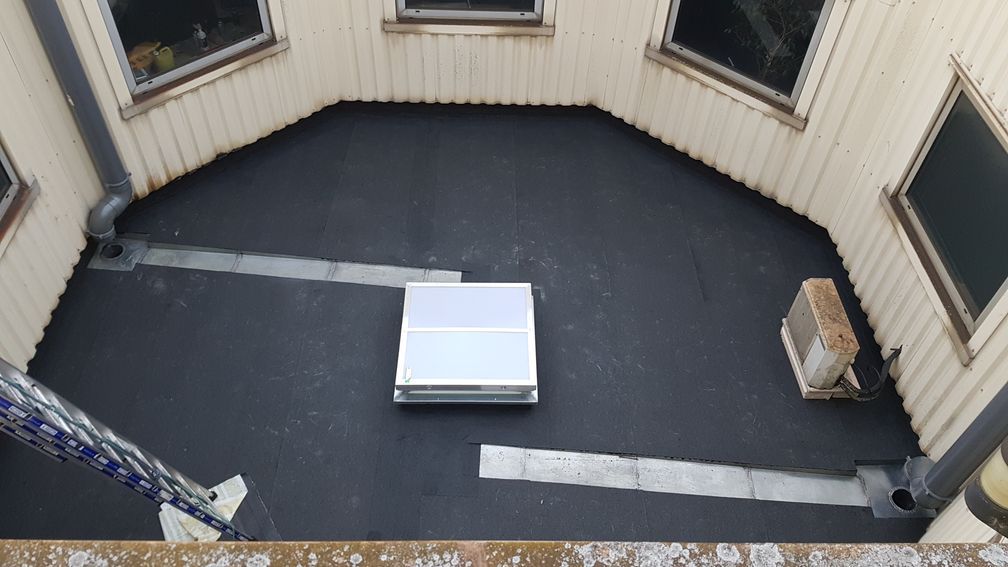 POSE CANIVEAU ET LANTERNEAU