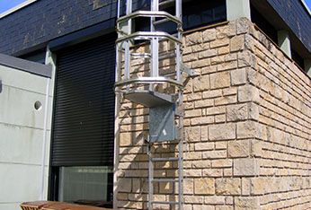 accès_toiture_échelle_crinoline_Lyon