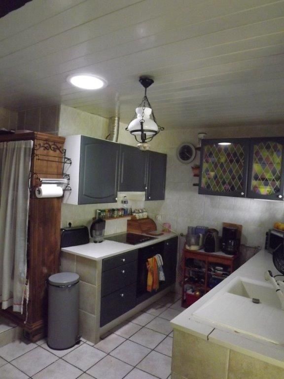 Puit-de-lumière-ouvert-sur-une-toiture-traditionnelle-en-Seine-et-Marne